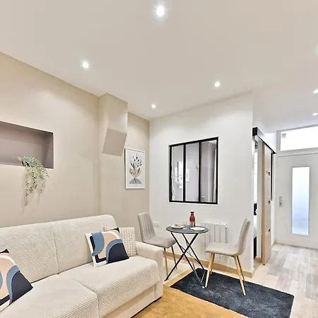 Place De La Nation Apartment *
