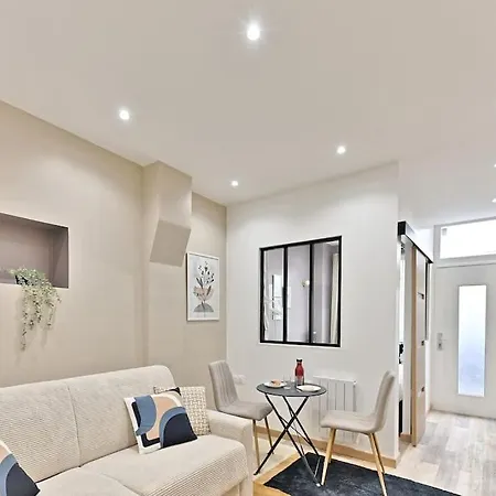 Place De La Nation Apartment